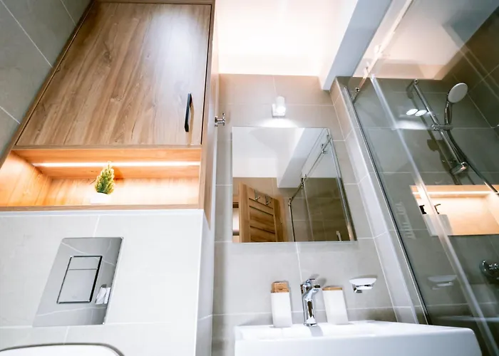 Forest Mist/plaza Afi Mall Апартаменти *